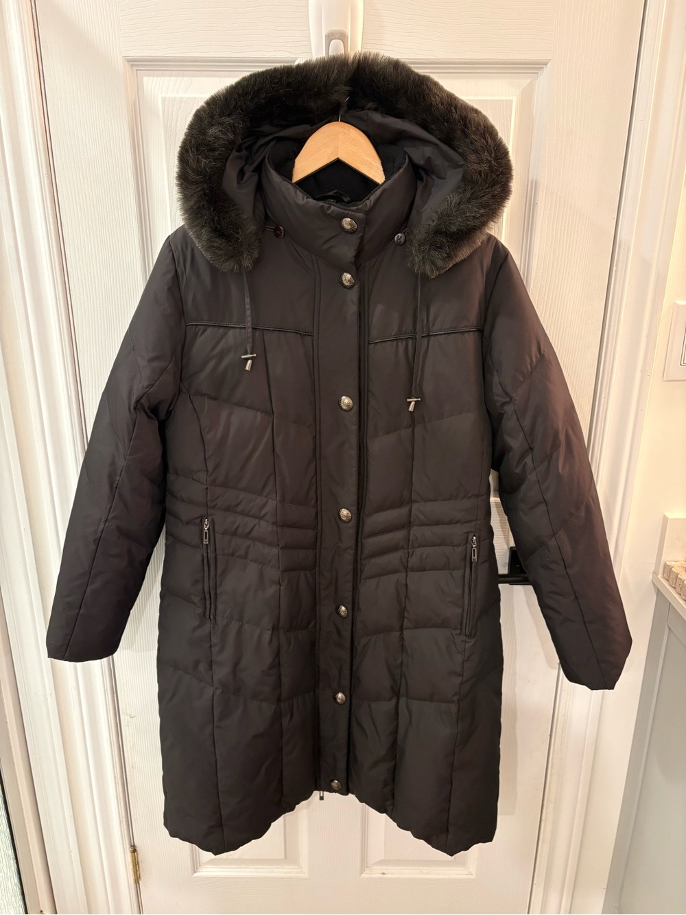Women's Black Long Down Puffer Coat with Faux Fur Hood